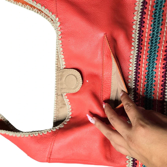 The Sak Back to Bali Hobo in cayenne Seminyak Bag - Picture 4 of 5